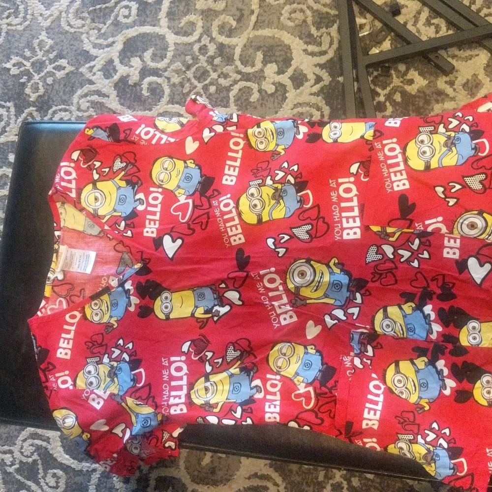 Minion size XS scrub top. Has been gently worn.